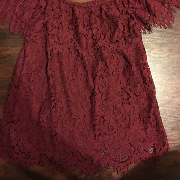 Off the shoulder lace top. - Picture 2 of 3